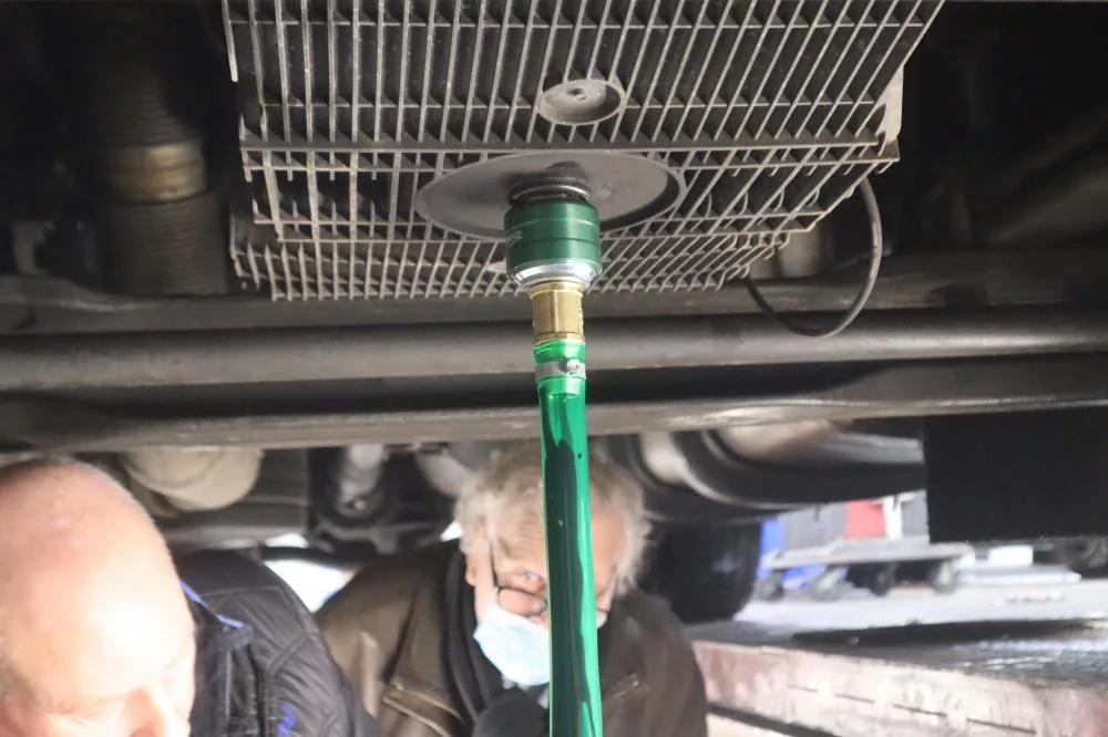 Mx13 oil Plug drain